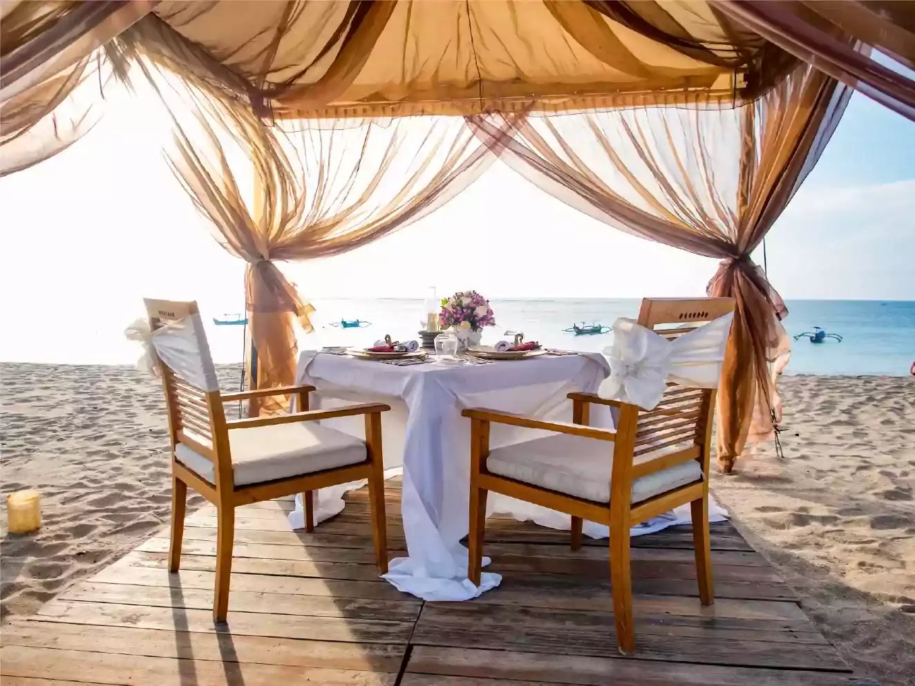cc_hero_columns_beach_dinner